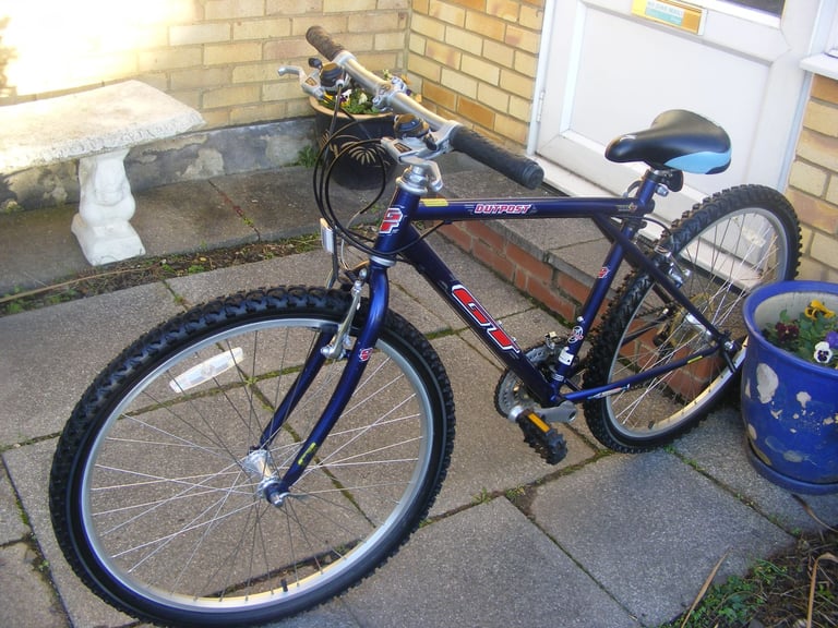 GT OUTPOST 26" WHEEL BIKE 16" FRAME IN GREAT WORKING CONDITION