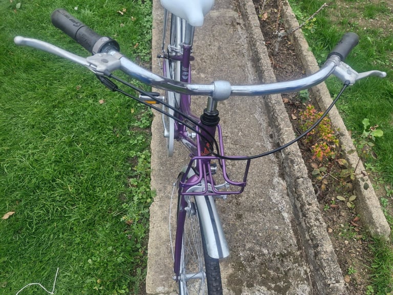 GIRLS LADIES WOMES ADULTS RALEIGH PIONEER 700cc WHELLS 17 INCH FRAME 3 SPEED BIKE BICYCLE