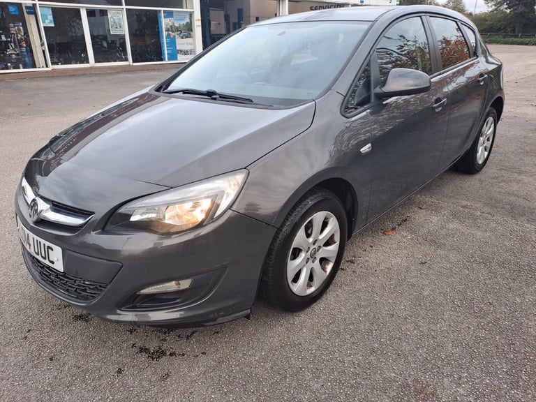 VAUXHALL ASTRA 1.4 DESIGN 2014 14 REG IN METALLIC PAINT AND ONLY 85K