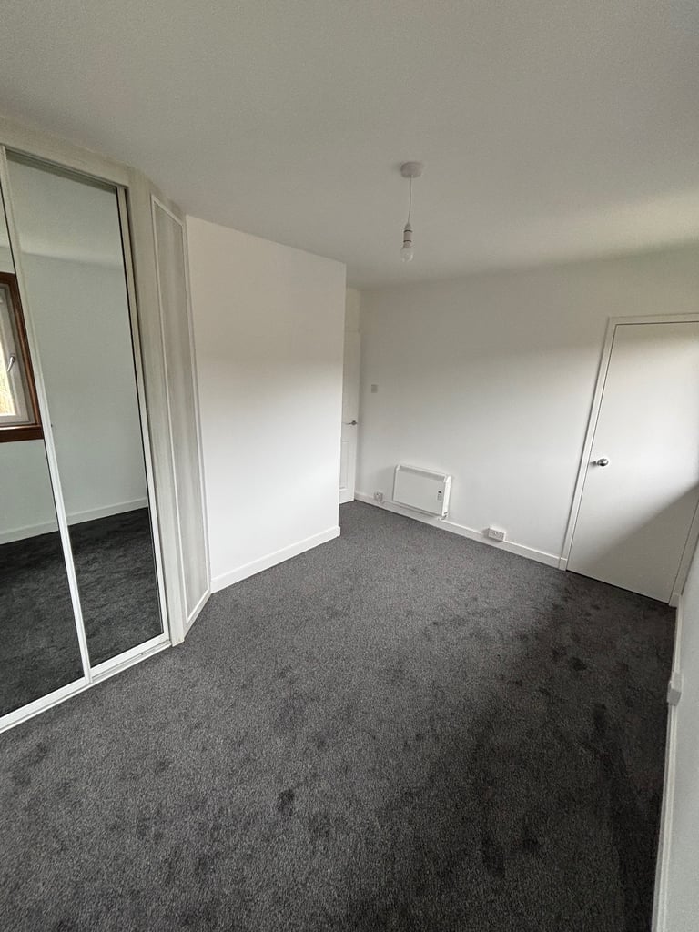 🌟 Newly Refurbished 2-Bed End-Terrace  – Available Now 🌟