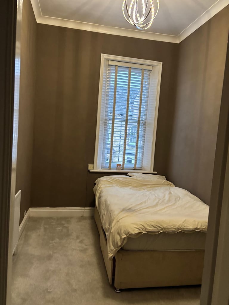 ** Move in today ** 2 Large double bedrooms for rent