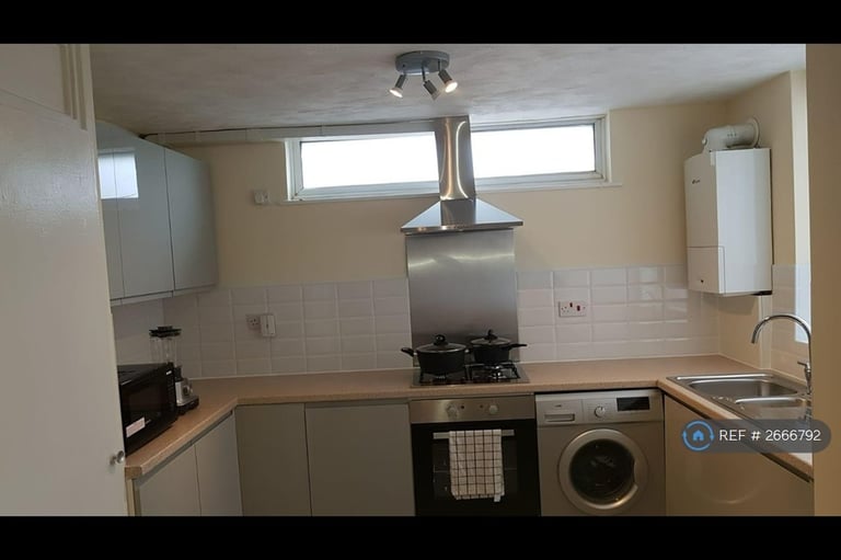 1 bedroom in Clematis Close, Romford, RM3 (#2666792)