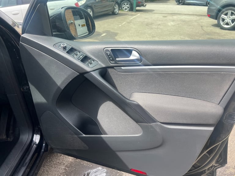 2013 Volkswagen Tiguan 2013 2.0 TDi BlueMotion Tech SE 5dr 4X4  DSG AUTO BLACK SERVICE HISTORY ES...