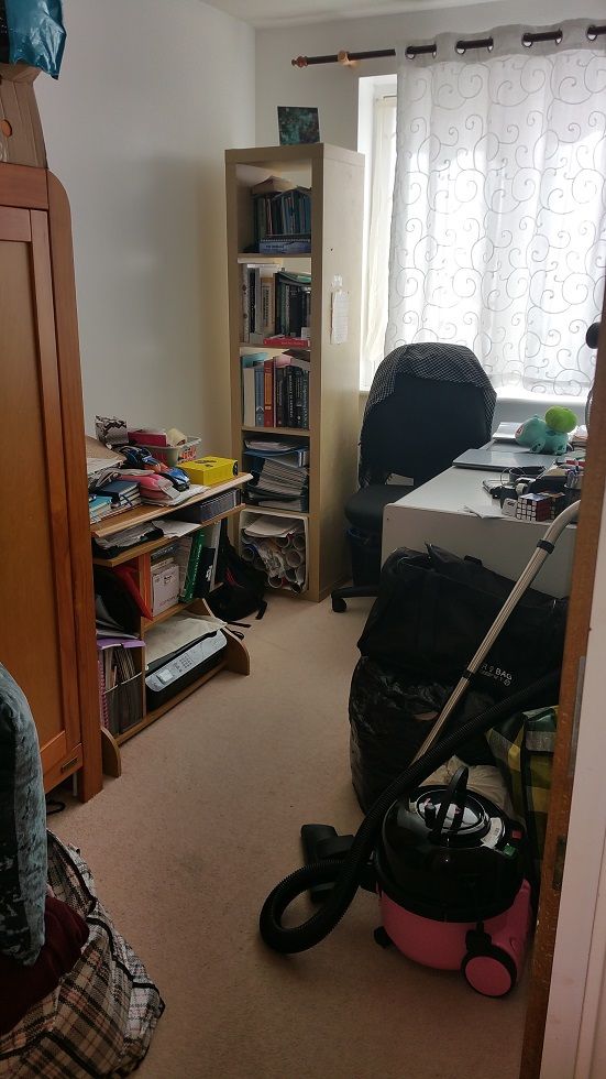 West London Acton, W3 two bedroom, 2nd floor flat in a purpose built gated court