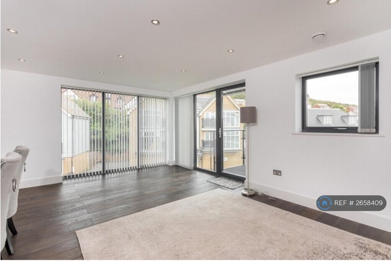 2 bedroom flat in Court Road, Hythe, CT21 (2 bed) (#2658409)