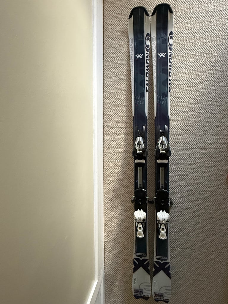 image for Ladies Salomon Skis