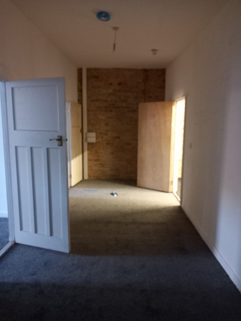 **LET BY**HIGH SPEC**2 BEDROOM**FLAT 3**4-6 WATERLOO ROAD**