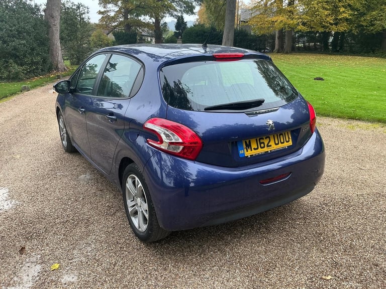 Peugeot 208 1.2cc ACTIVE 82 bhp good spec