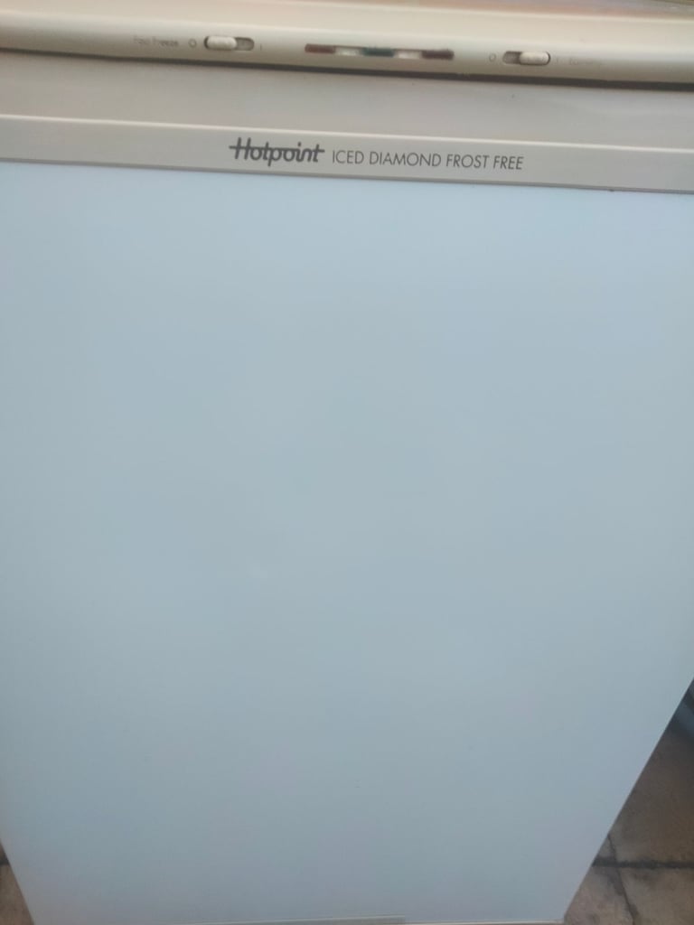 UNDER COUNTER HOTPOINT FREEZER FROST FREE 