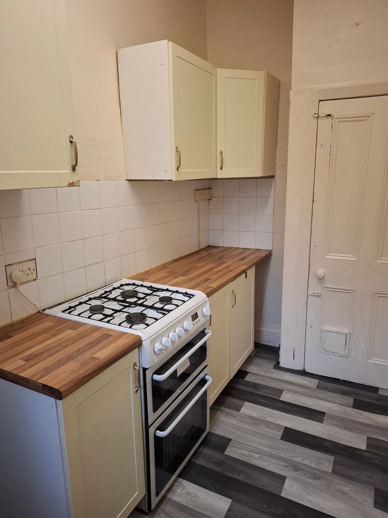 large renovated 2 bedroom house bd8