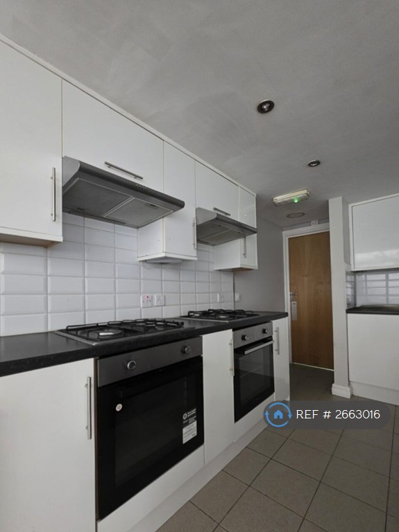 10 bedroom house in Cathays Terrace, Cardiff, CF24 (10 bed) (#2663016)