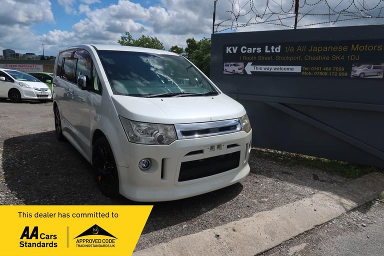 Mitsubishi Delica D5 2.0 Active Gear Roadster Roar Auto 8 Seater MPV (R8)