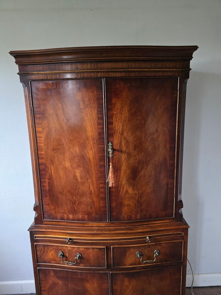 VINTAGE Burr Walnut Purpose Built Cocktail Drinks Cabinet -Possible Local Delivery