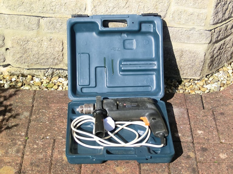 BLACK & DECKER BD 154R 550W HAMMER DRILL WITH CARRY CASE