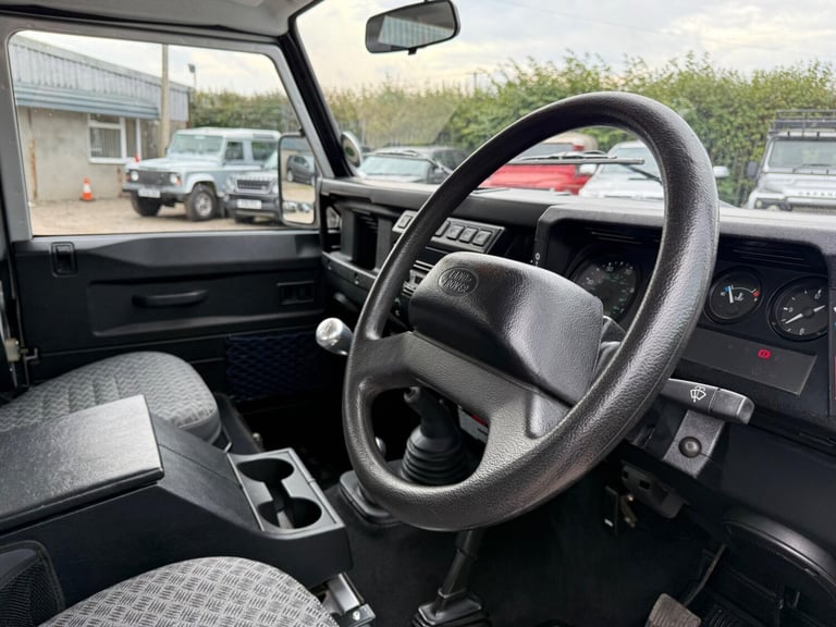 2005 Land Rover Defender 90 2.5 TD5 County Station Wagon 3dr (6 Seats) ESTATE Diesel Manual