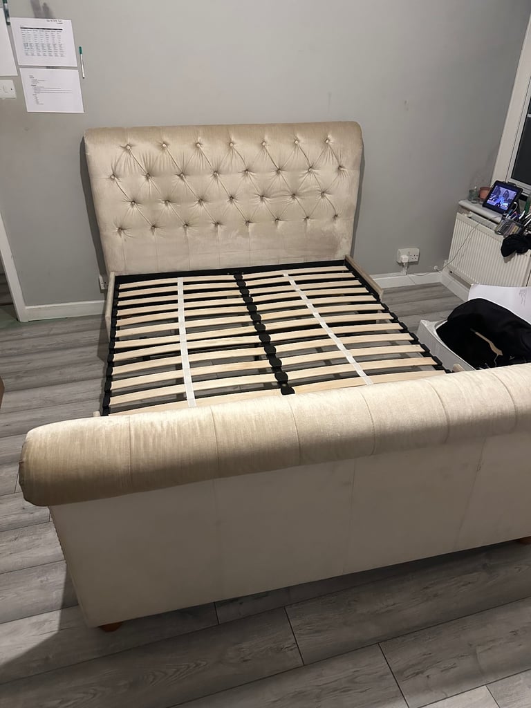 Solid Wescott ottoman bed 