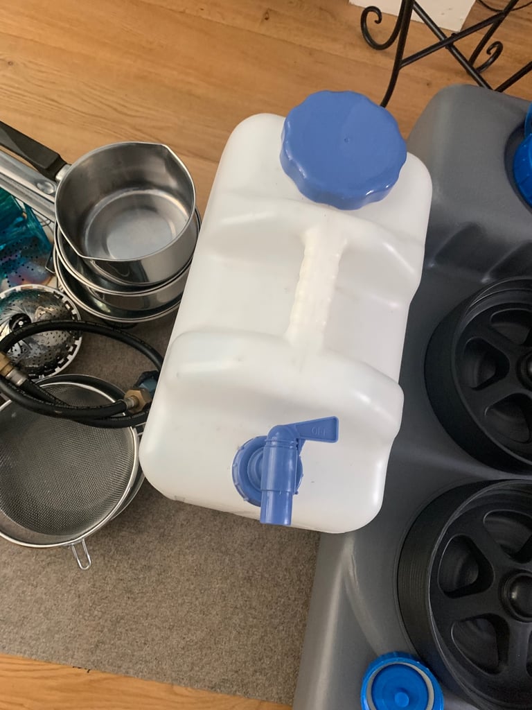 Assorted caravan and camper van bits