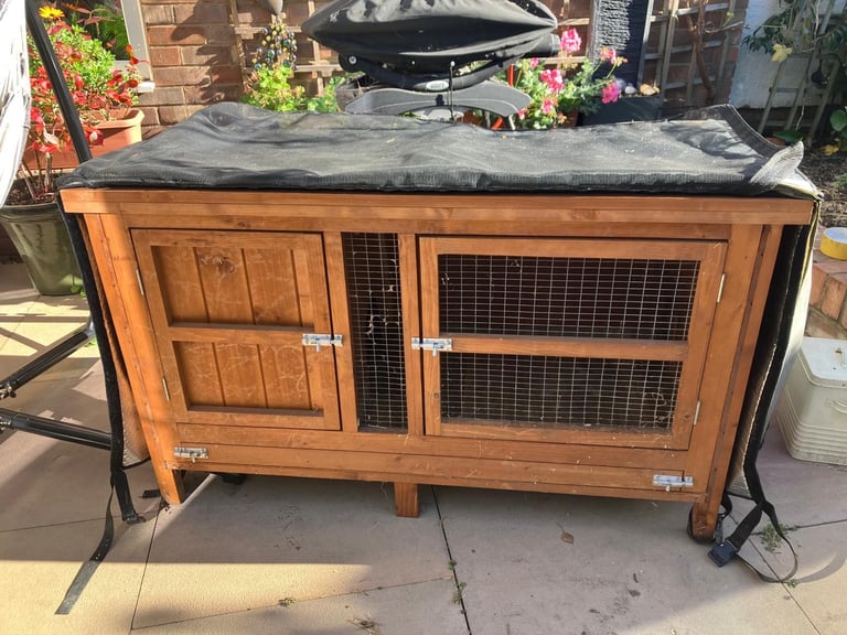 FREE 4ft Chartwell Hutch with all accessories 