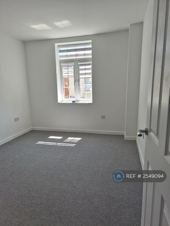 1 bedroom flat in Abbott House, Northampton, NN1 (1 bed) (#2549094)