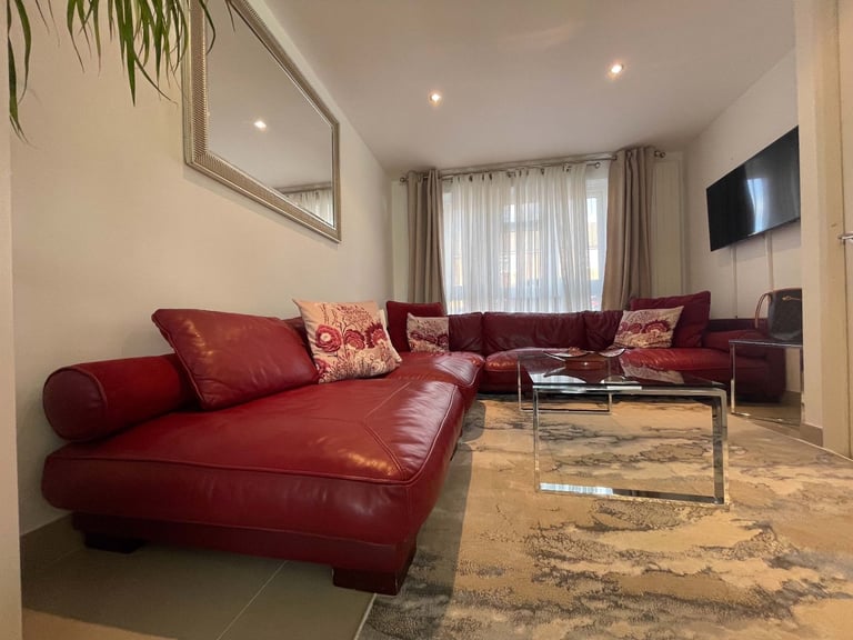 Luxury Red Natuzzi Italia Sofa with Ottoman — Contemporary Style (RRP: £4050)