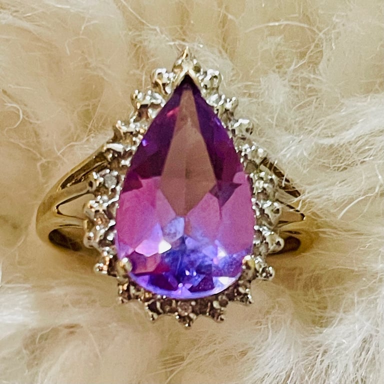 image for Stunning Large Pear Drop Purple Amethyst 9ct 375 Gold Engagement Ring Size O 1/2