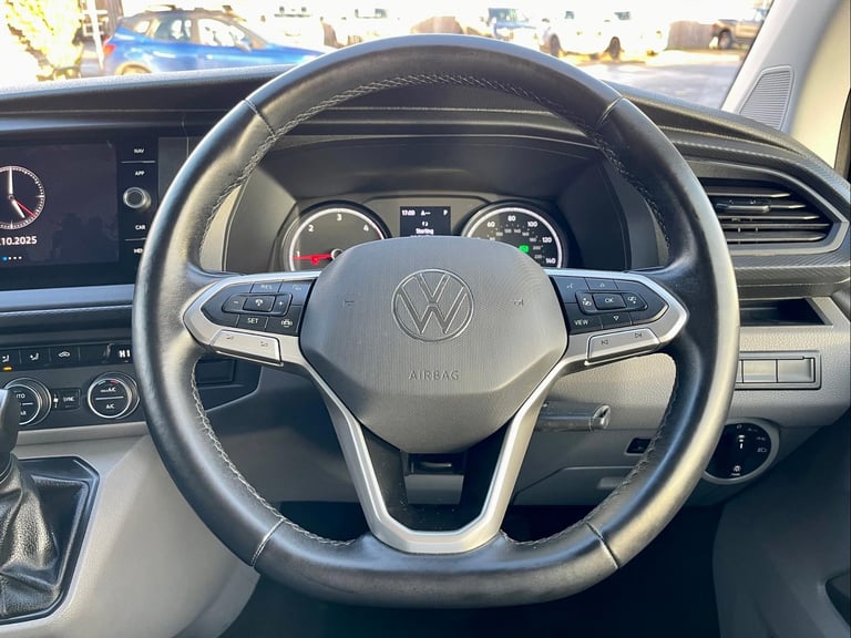 Volkswagen TRANSPORTER TDI 150 SHUTTLE SE LWB 9 SEAT MINIBUS DSG AUTO