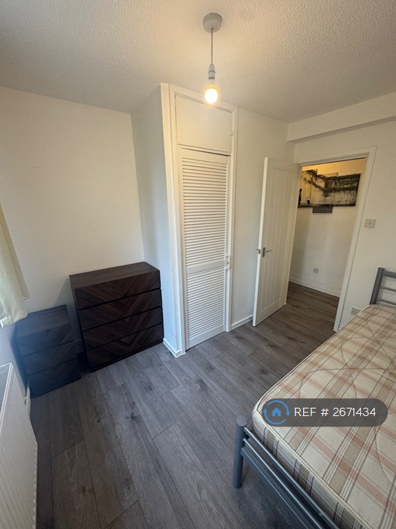 2 bedroom flat in Miranda Court, Salford, M5 (2 bed) (#2671434)