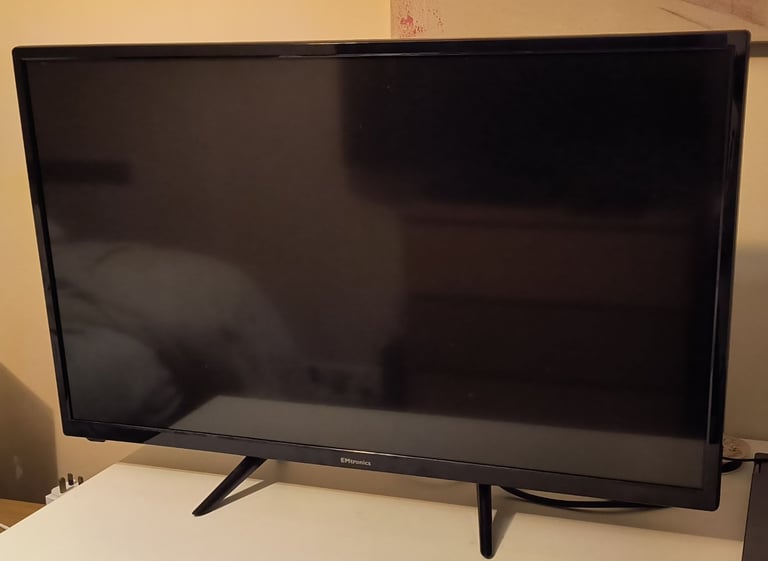 image for Like New - 32 Inch HD Ready LED TV (EMtronics)