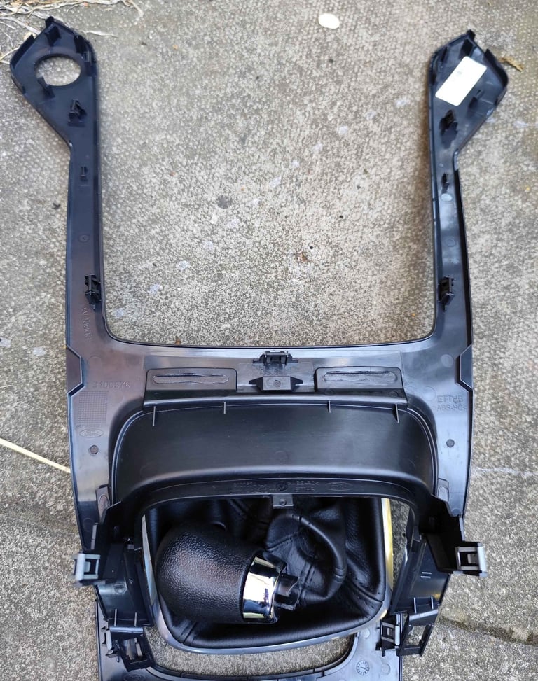 image for FORD MONDEO MK4 CENTRE CONSOLE /Gear Selector Surround /DASHBOARD FASCIA SURROUND TRIM 50