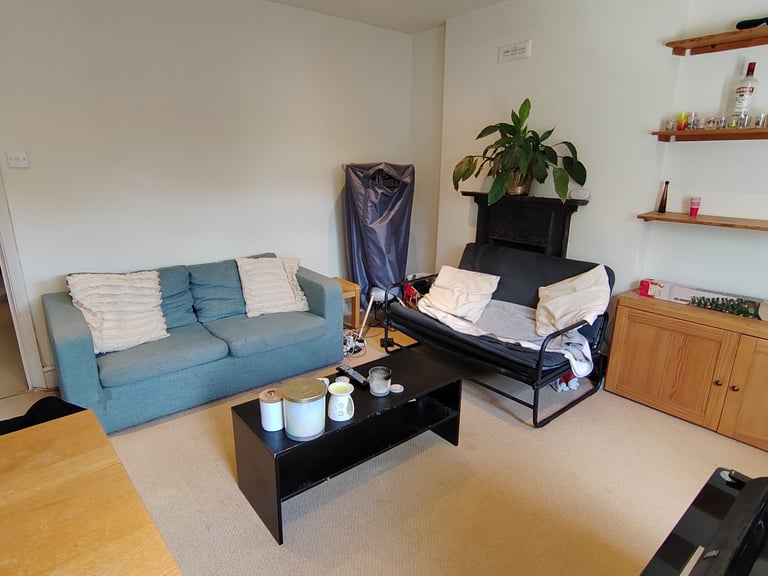 Second floor 2 bedroom flat to rent in highly desirable area of West Hampstead, NW2