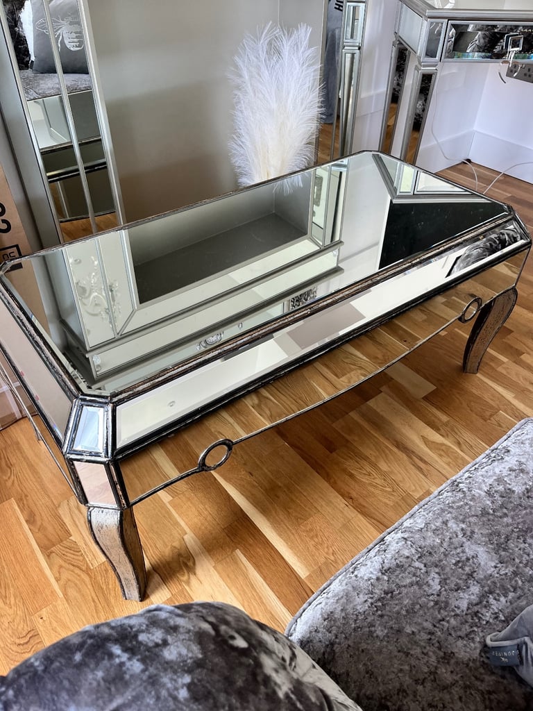 Mirrored glass coffee table £20 collect so46 