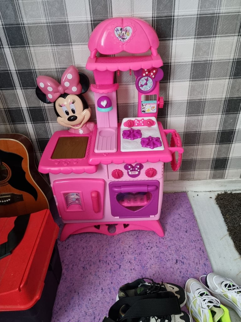 Minnie mouse flippin fun kitchen 