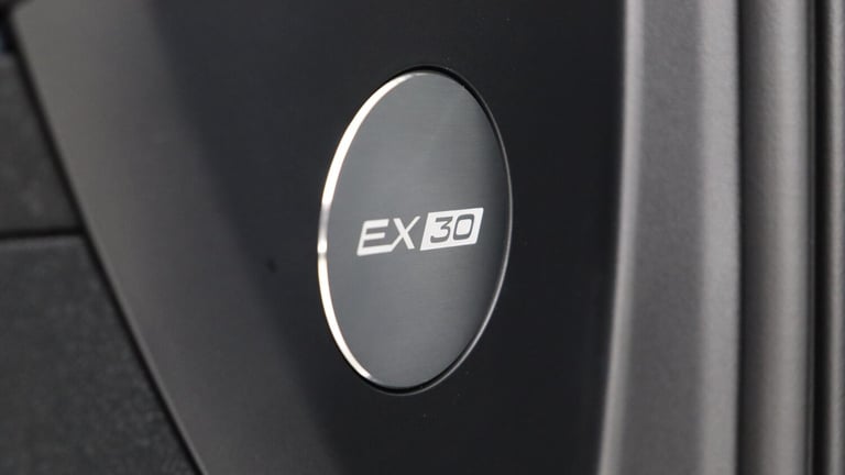 2025 Volvo EX30 Twin Performance Plus (Harman Kardon Sound, Apple CarPlay, BLIS) ESTATE Electric ...
