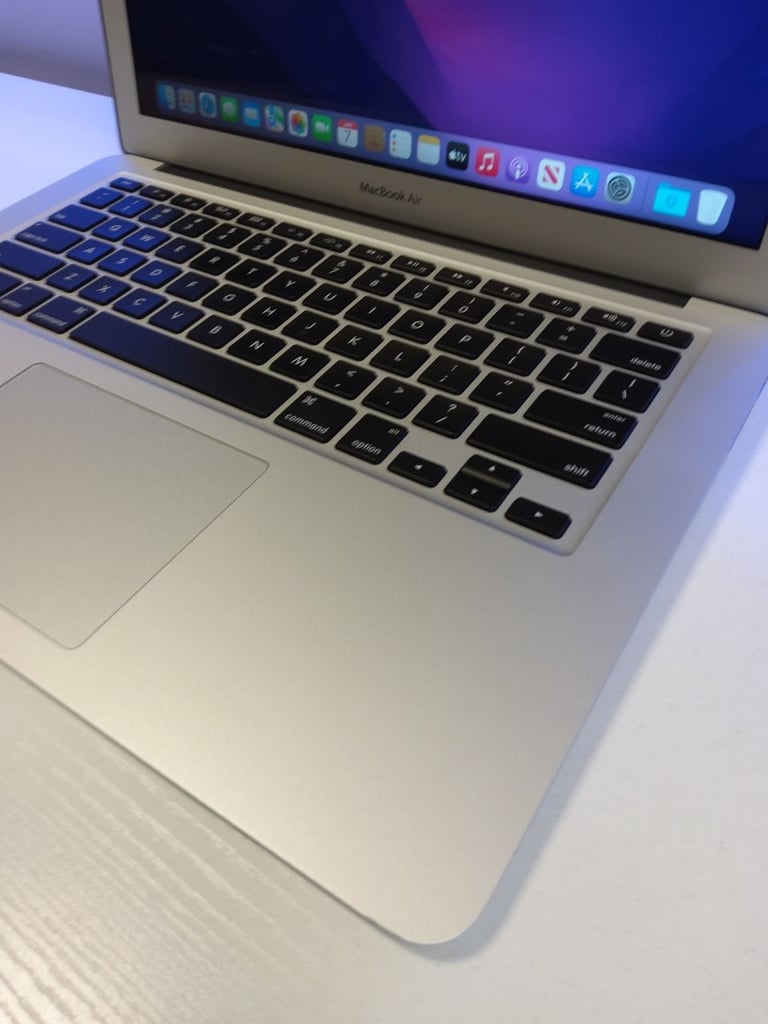 **APPLE MACBOOK AIR 13.3 INCH - 1.8GHZ I5 - 128GB SSD - 8GB RAM -MQD32B/A 2017**