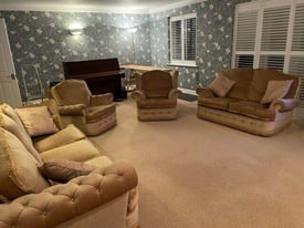2 Sofas/Settees (3-seater & 2-seater) & 2 Armchairs. Gold Draylon Fabric Suite