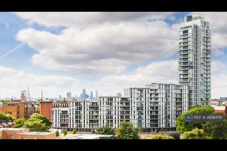 1 bedroom flat in The Crescent, London, SE8 (1 bed) (#2658479)