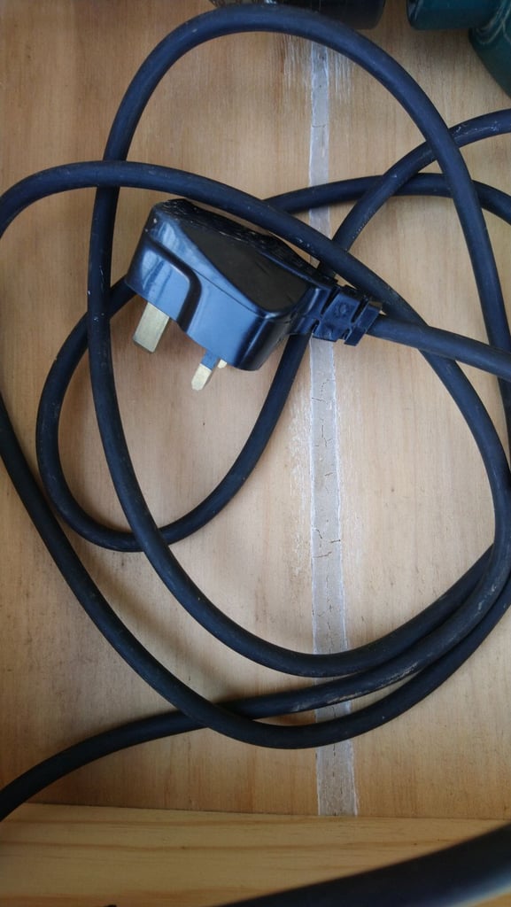 METABO CORDED ELECTRIC POWER HAMMER DRILL (COMES WITH A BOSCH WOODEN CARRY CASE)