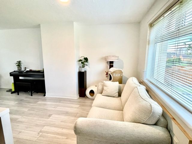 Short term Dec-Mar double bed in 3 bed house