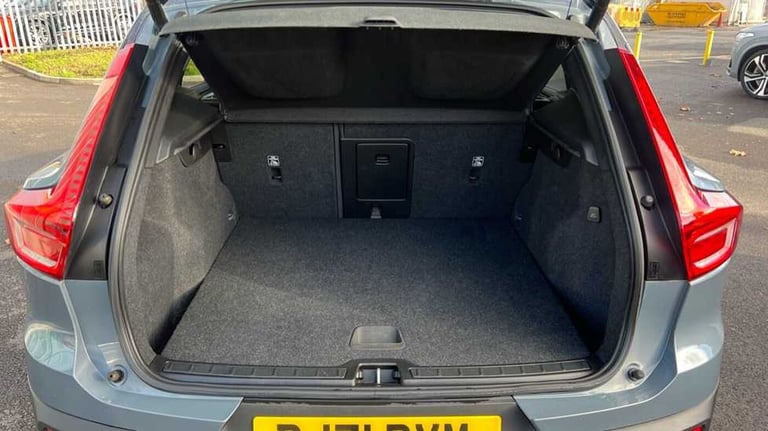 2021 Volvo XC40 2.0 B4P R DESIGN Pro 5dr Auto SUV Petrol Automatic