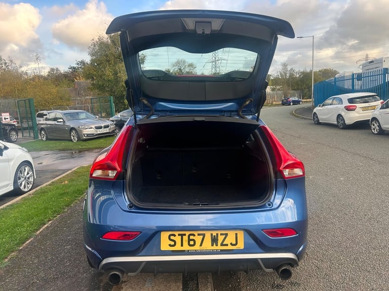 2018 Volvo V40 2.0 T2 R-Design Nav Plus Euro 6 (s/s) 5dr HATCHBACK Petrol Manual
