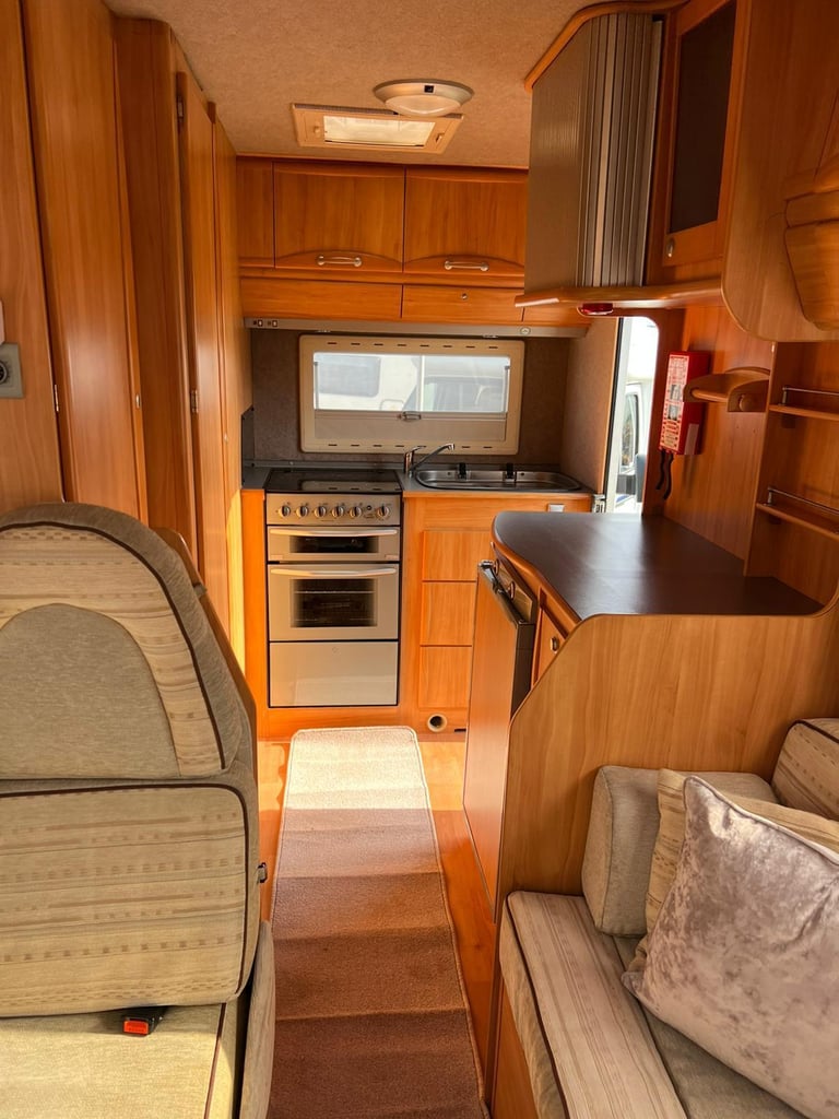 2005 - Adria Coral 630 DH - 2.8ltr - 40,000 miles - 5 berth / 6 belts 