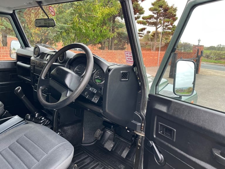 2012 Land Rover Defender 122bhp 2.2 TDCi Hard Top SUV Diesel Manual 4WD Euro 5 ONLY33K PANEL VAN ...
