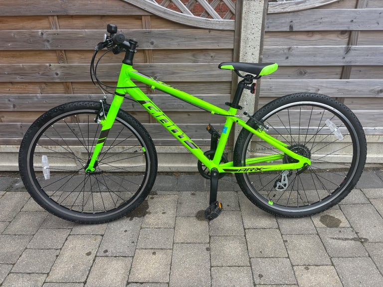 GIANT ARX 24 INCH KIDS BIKE VGC