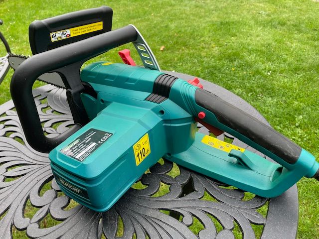 Qualcast 2000W YT4353-02 electric chainsaw