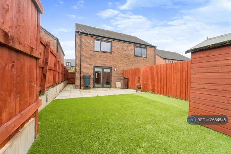 2 bedroom house in Lawnswood Road, Manchester, M12 (2 bed) (#2654545)