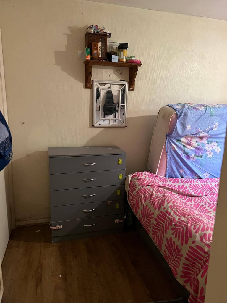 One bedroom flat,  ground floor