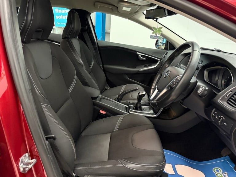 2017 17 VOLVO V40 2.0 T2 MOMENTUM HATCHBACK 5DR PETROL MANUAL EURO 6 (S/S) (122 