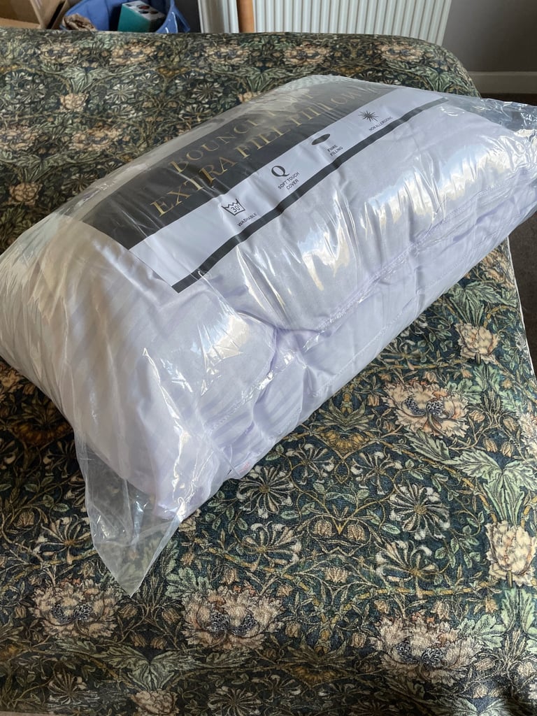 Pair of brand new bounceback extra fill hypoallergenic pillows