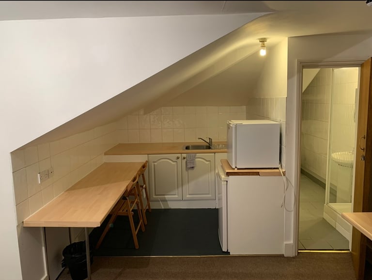  Swiss Cottage - NW3 Studio Long Term Let £1400 pcm 