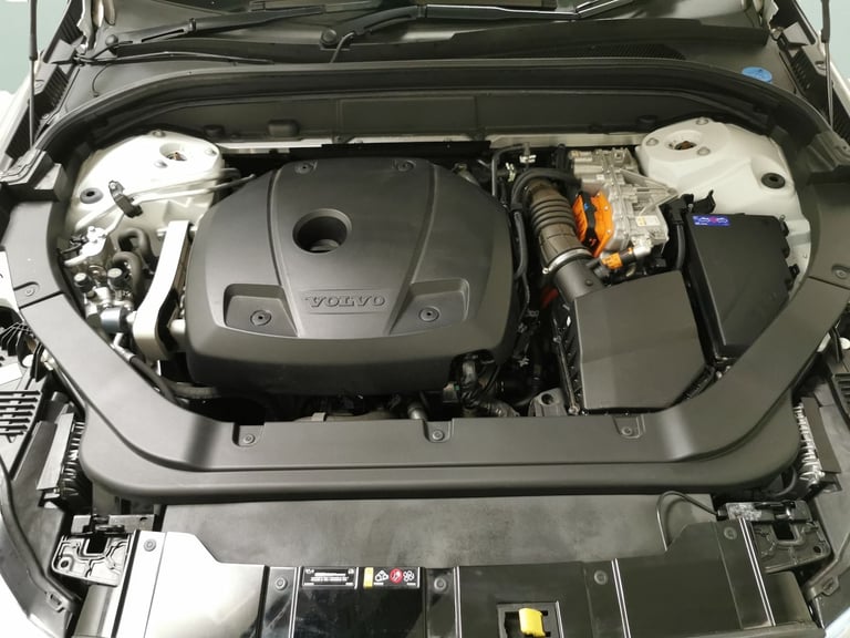 2022 Volvo XC60 2.0h T6 Recharge 11.6kWh R-Design SUV 5dr Petrol Plug-in Hybrid Auto AWD Eu Suv P...